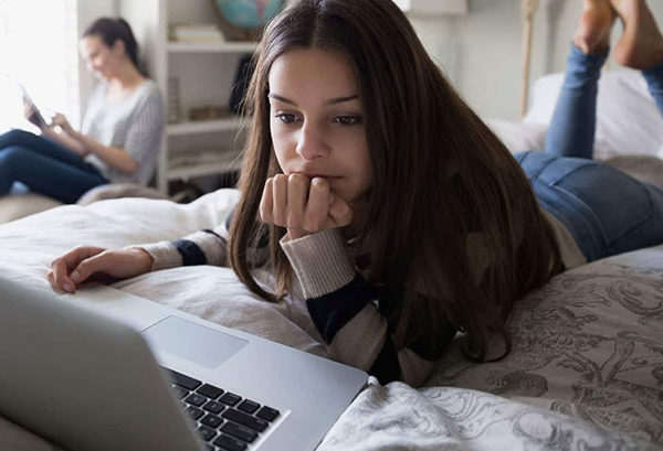 كيف احمي إبني المراهق من أخطار الأنترنت