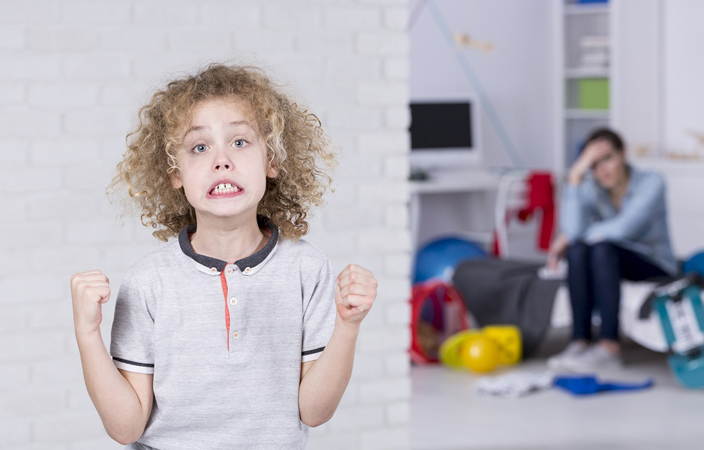 كيف اتصرف مع غضب طفلي المراهق ؟