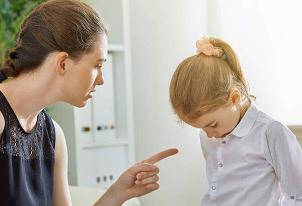 ردود تلقائية تردّدها الأمهات.. تجنّبيها